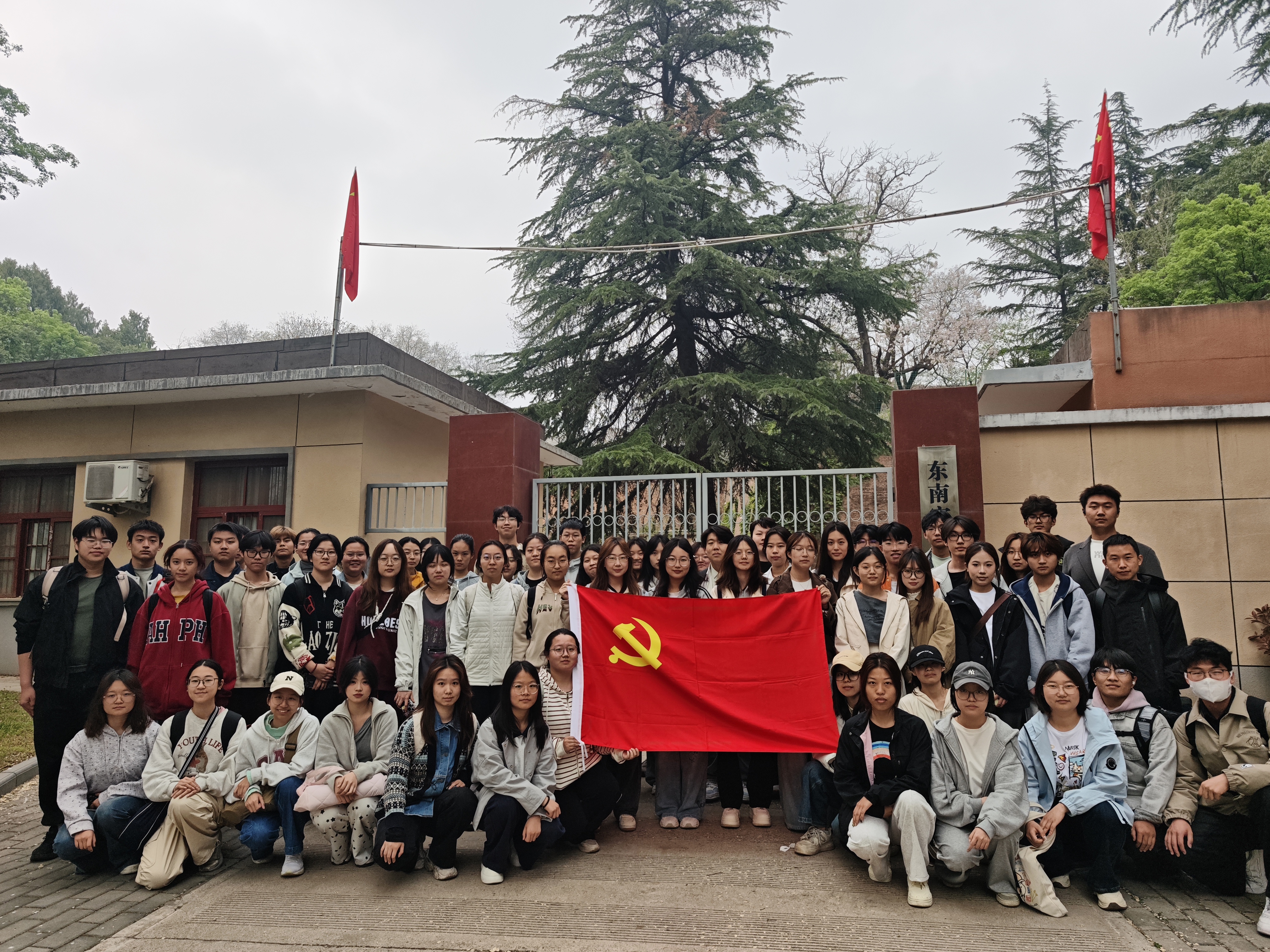 寻访东南窑，砥砺入党心